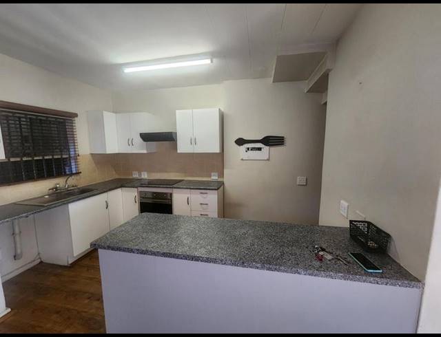 2 BEDROOM TOWNHOUSE FOR SALE IN PIERRE VAN RYNEVELD